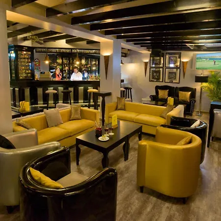 多斯洛酒店 4*